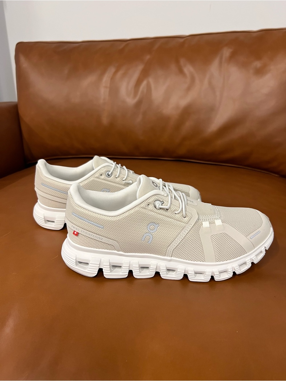 On Running CLOUD 6 PEARL WHITE WOMENS